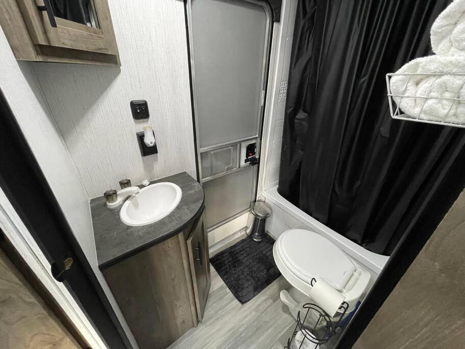 Rv Located On Private Property, Providing Access To The Guadalupe River, Accommodates Up To 5 Guests New Braunfels Exterior foto
