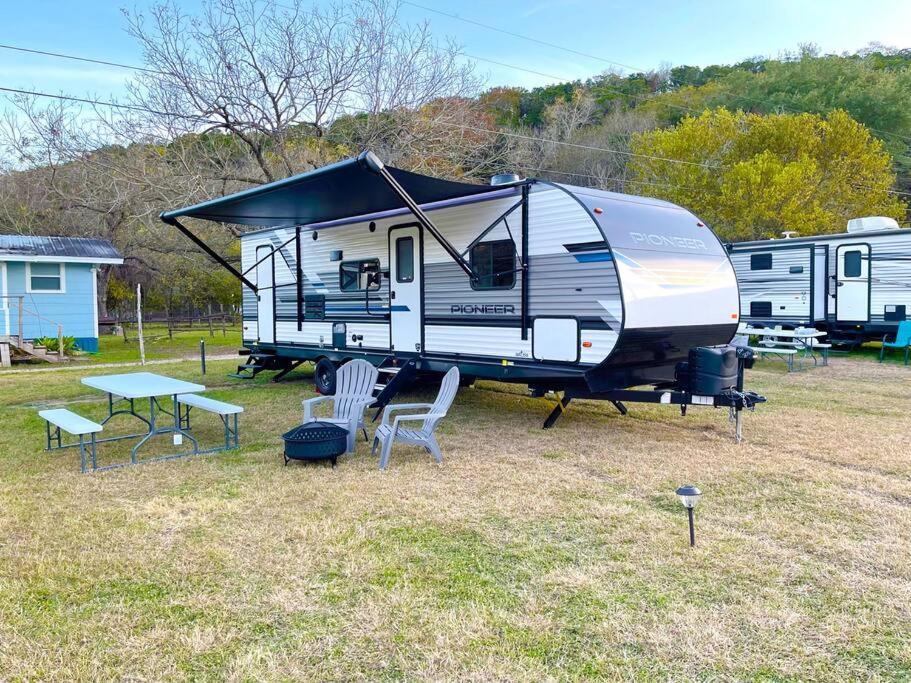 Rv Located On Private Property, Providing Access To The Guadalupe River, Accommodates Up To 5 Guests New Braunfels Exterior foto
