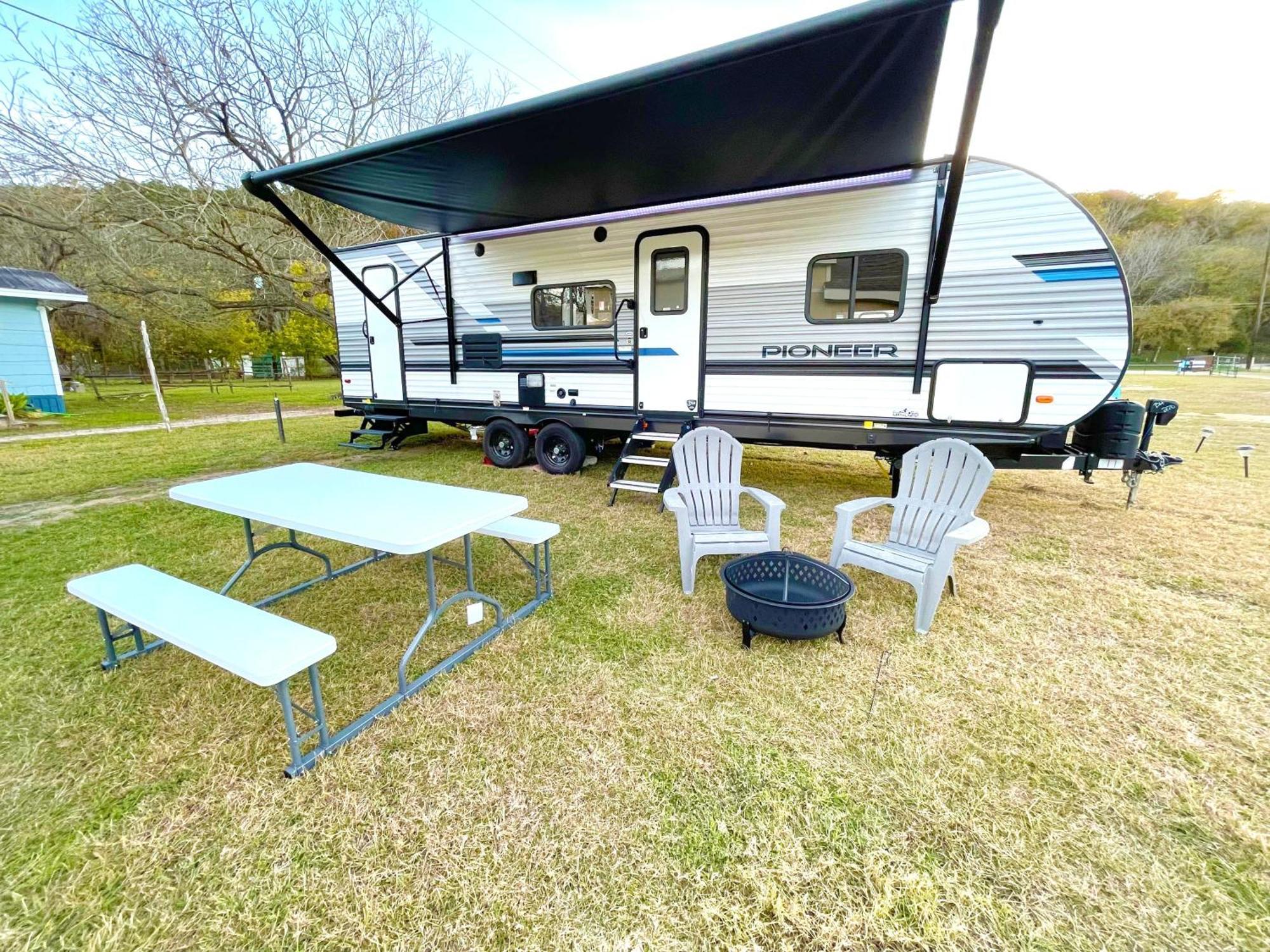 Rv Located On Private Property, Providing Access To The Guadalupe River, Accommodates Up To 5 Guests New Braunfels Exterior foto